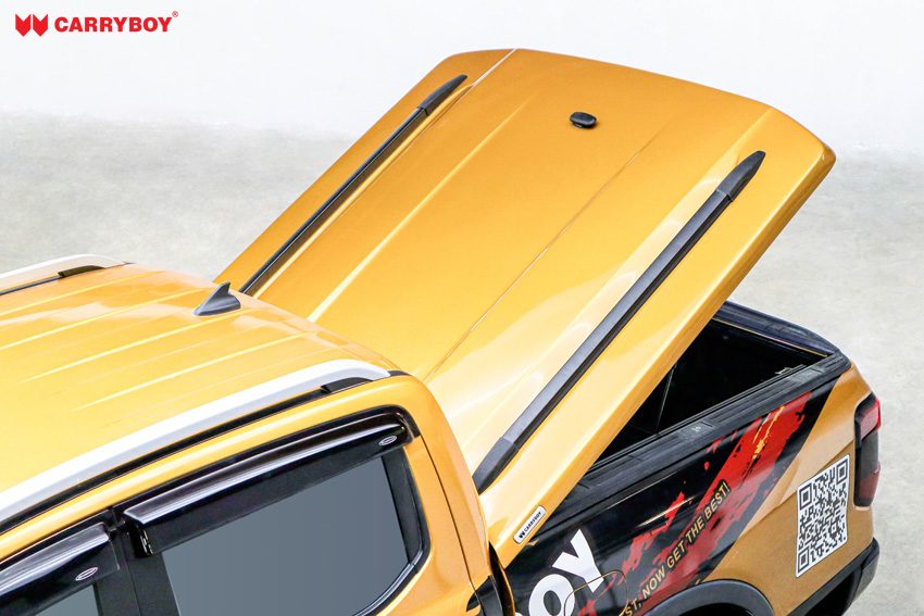Sport Lid SV raised to its 45 degree opening angle
